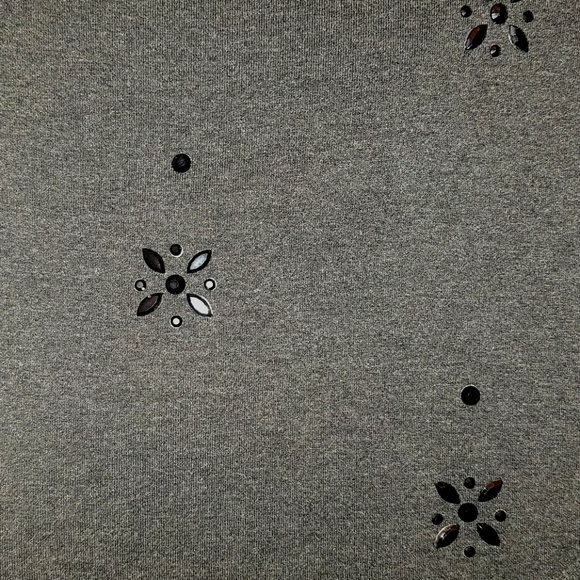 ✨DETAILED ELEGANT TOP✨ - Picture 2 of 7